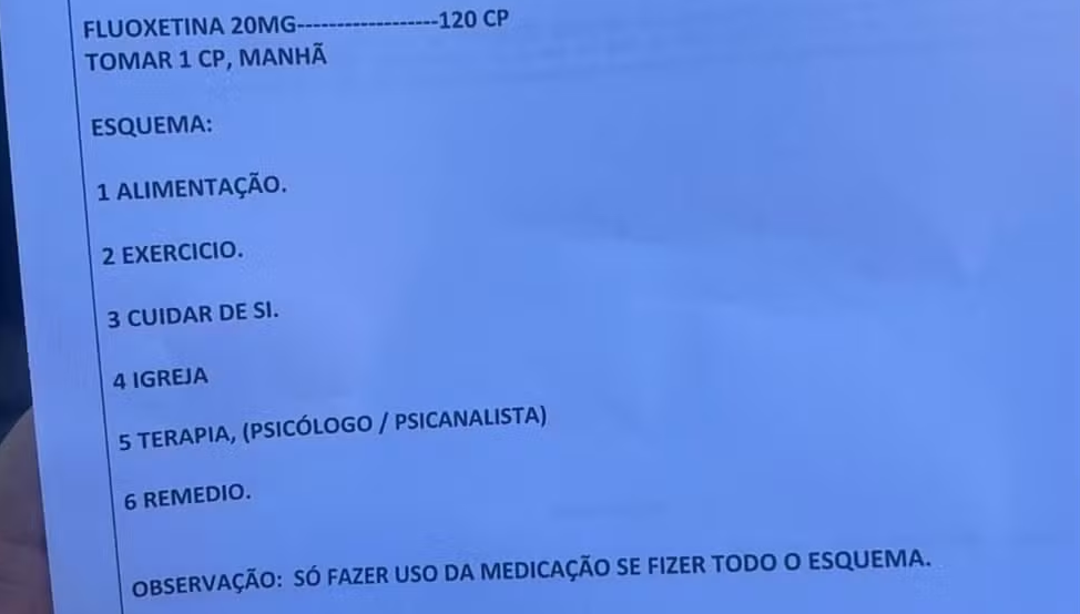 Médico receita 'igreja' para jovem com paralisia facial; conduta será analisada
