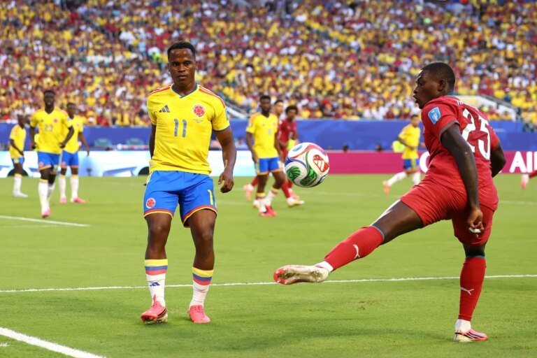 Com Cristiano Ronaldo em campo, Colômbia e Portugal se enfrentam. Siga