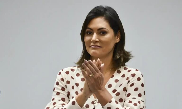 Michelle fala em abandonar candidatura ao Senado