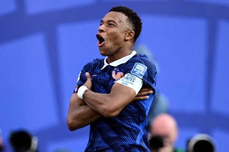 Mbappé empata com Messi na artilharia da Copa após gols contra Suécia