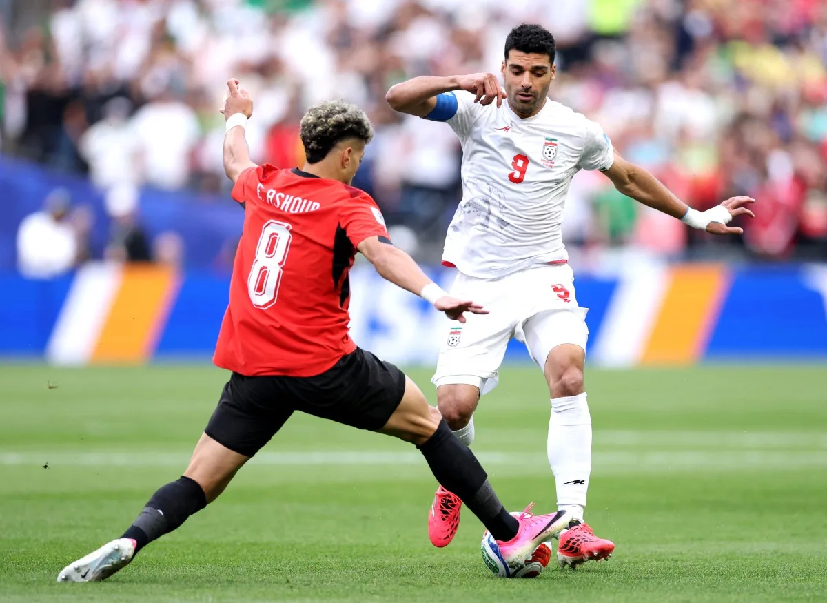 O capitão da seleção iraniana, Mehdi Taremi, em partida contra o Egito