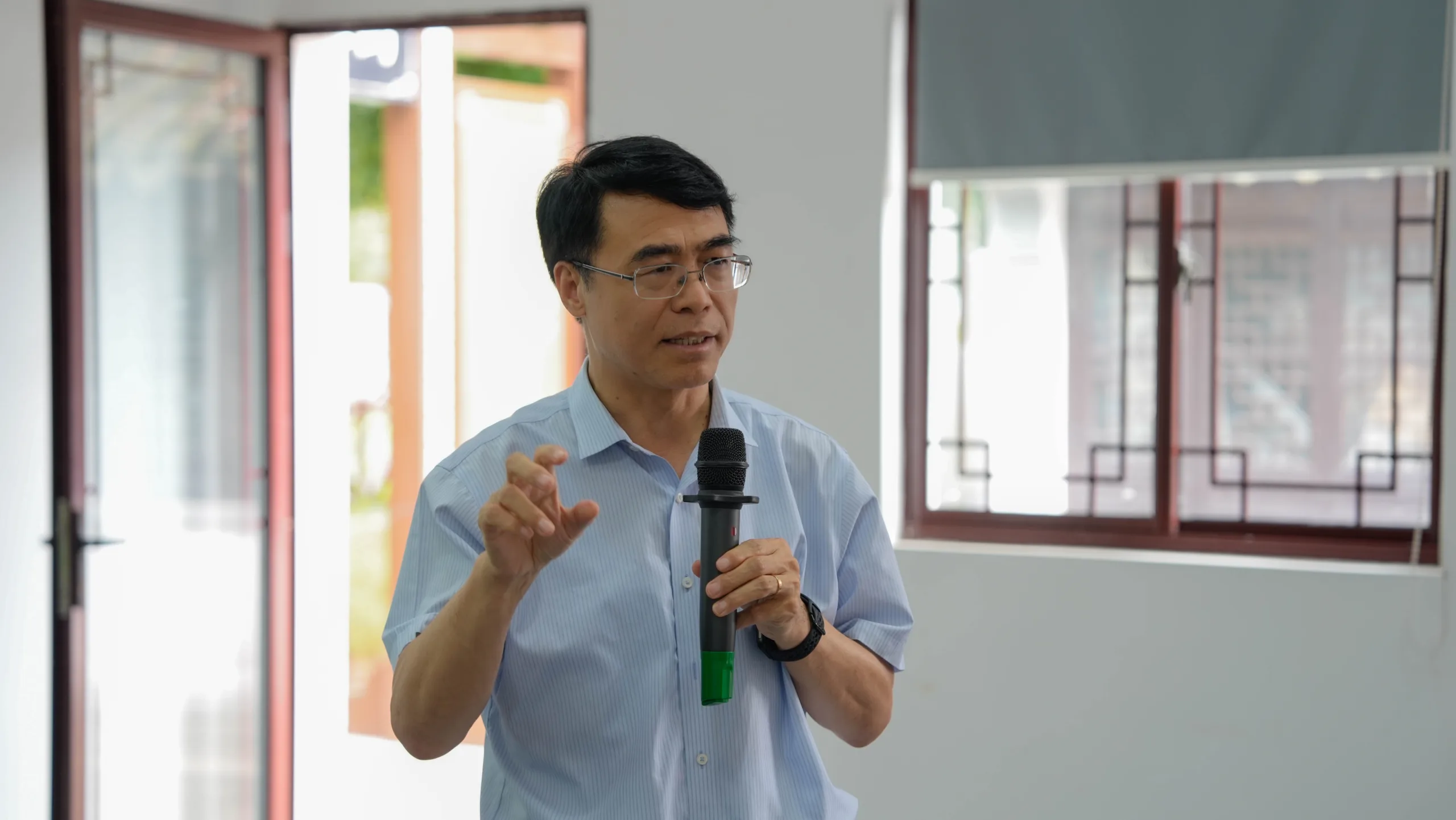 Li Ji, professor da Faculdade de Recursos e Ciências Ambientais da Universidade Agrícola da China, durante a Escola Internacional de Bioinsumos.
