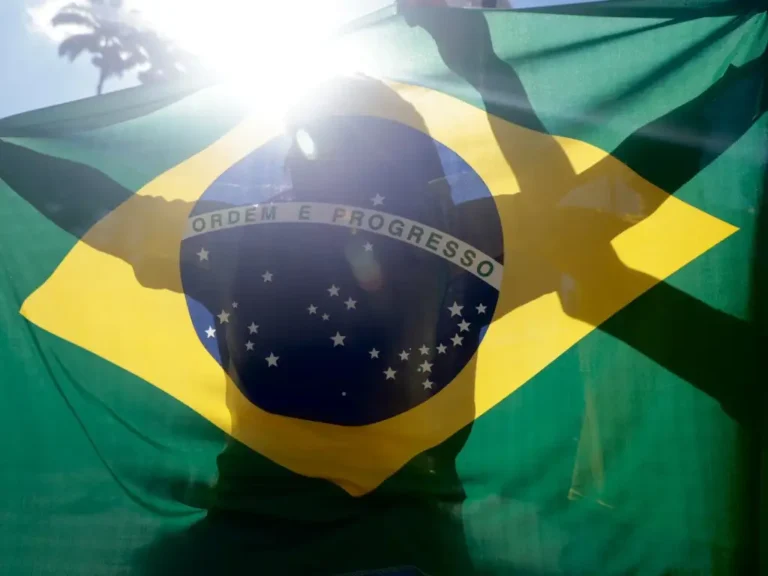 Brasil comemora classificação às oitavas de final da Copa