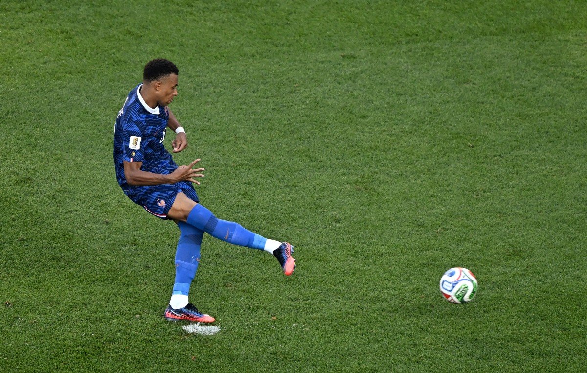 Com gol de Mbappé, França supera o Paraguai e segue viva no Mundial