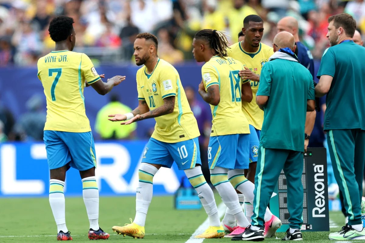 Neymar entra no lugar de Martinelli durante o 2º tempo contra Noruega