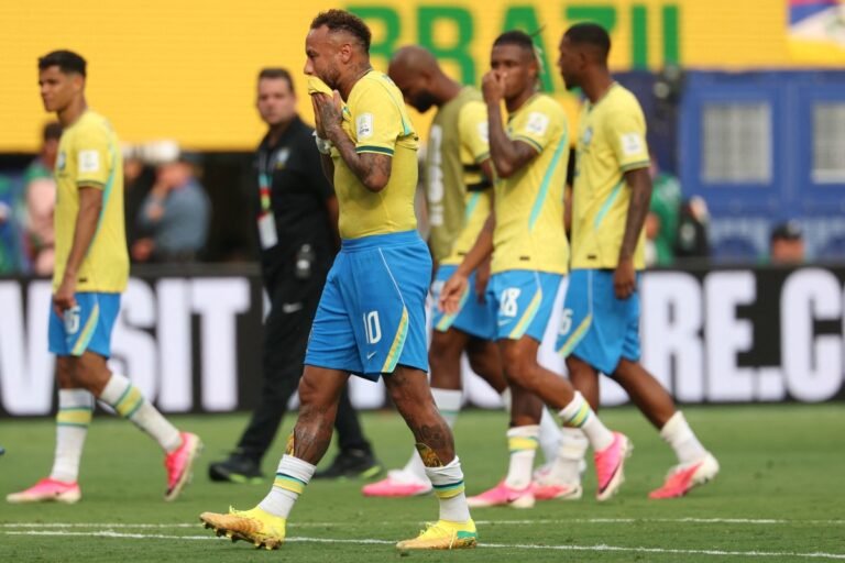 Eliminação do Brasil na Copa deve provocar onda de despedidas da seleção