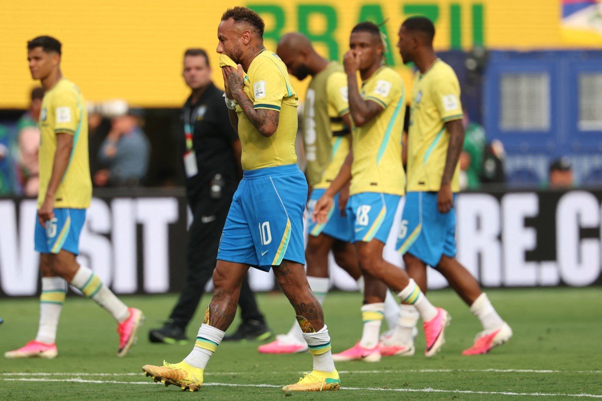 Eliminação do Brasil na Copa deve provocar onda de despedidas da seleção