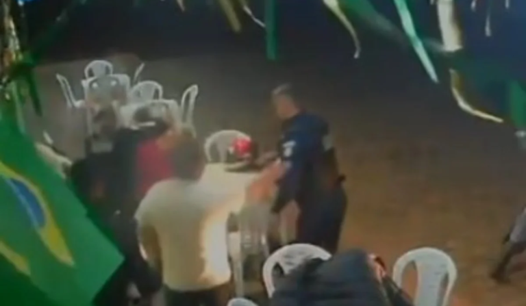 Vídeo mostra abordagem da PM com spray de pimenta contra motociclistas
