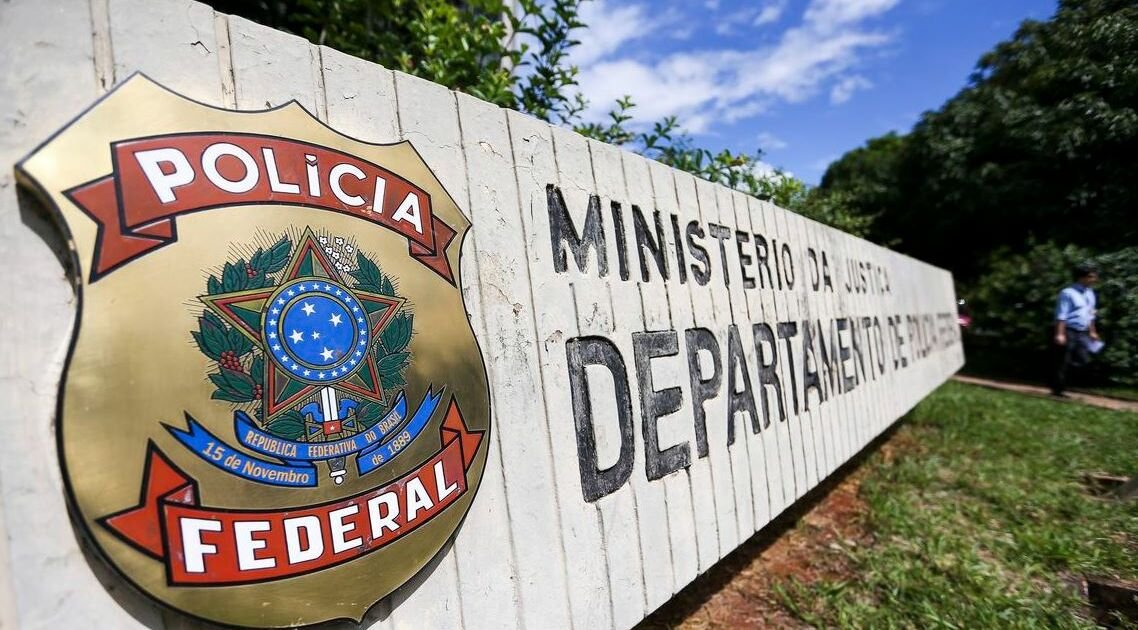 Moraes dá 48h para que Exército entregue armas de Bolsonaro à PF