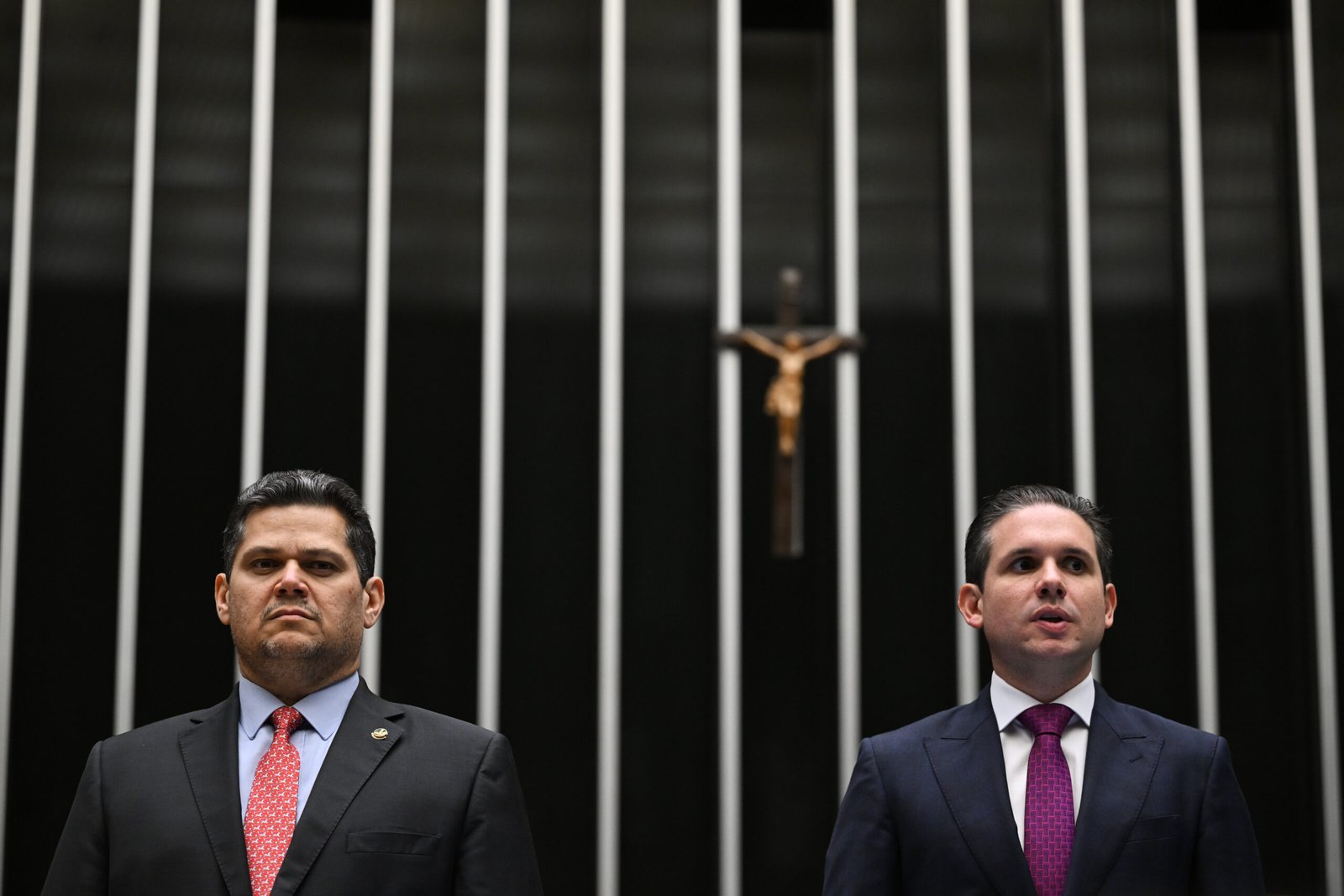 Acordo entre Alcolumbre e Motta pode levar ao fim da 6x1 antes das eleições