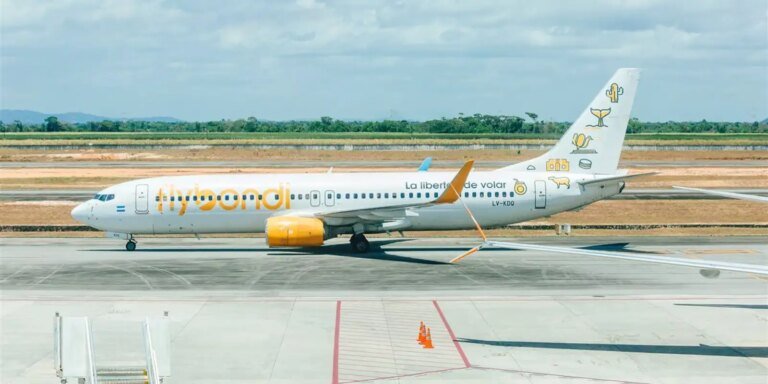 Anac limita a venda de passagens aéreas da Flybondi no Brasil