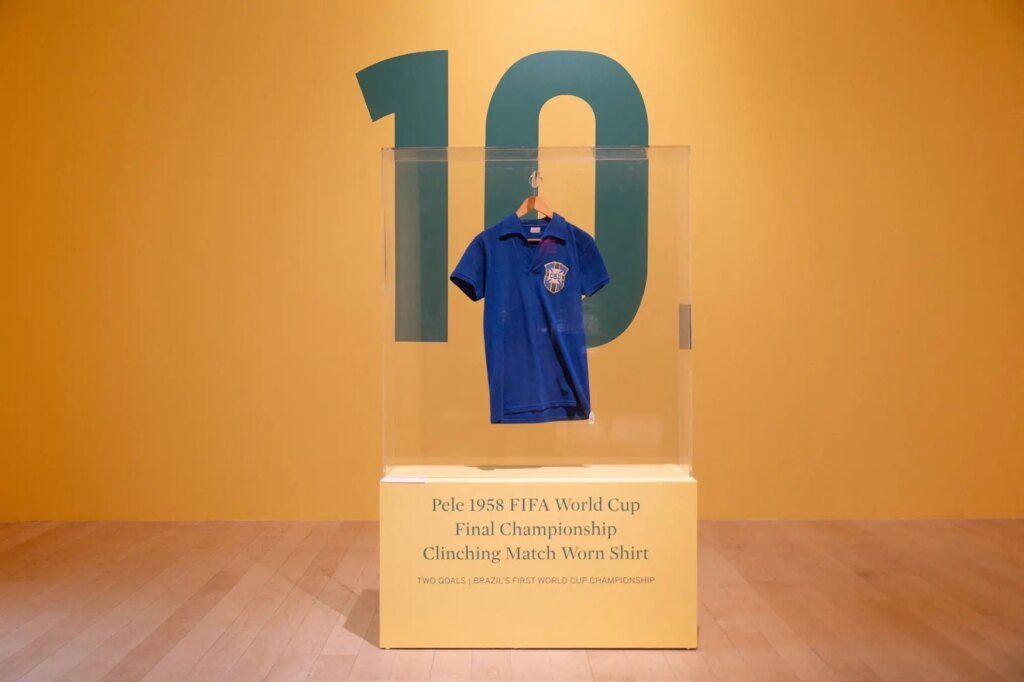 Camisa de Pelé na final de 58 é leiloada por R$ 25 milhões