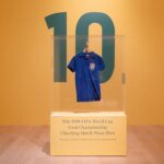 Camisa de Pelé na final de 58 é leiloada por R$ 25 milhões