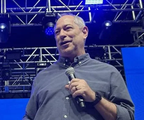 Ceará aprova PL que fortalece Ciro Gomes e afasta aliada de Michelle