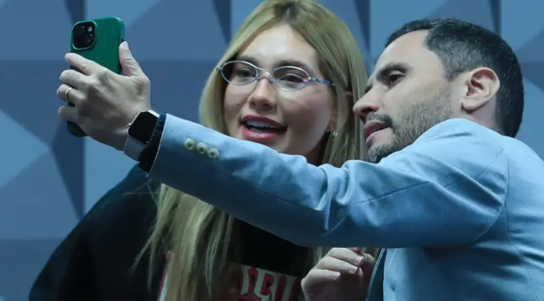 Cleitinho admite erro ao solicitar foto com Virgínia na CPI