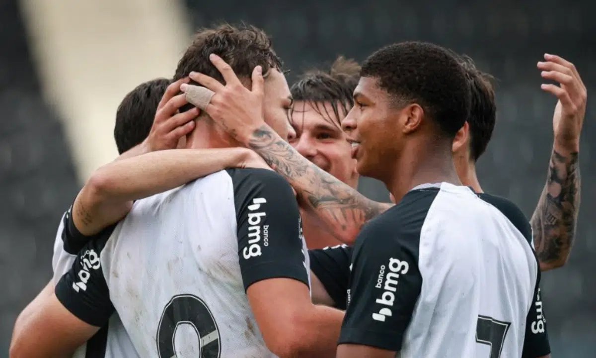 Corinthians vence Inter e assume liderança no Brasileirão Sub-17