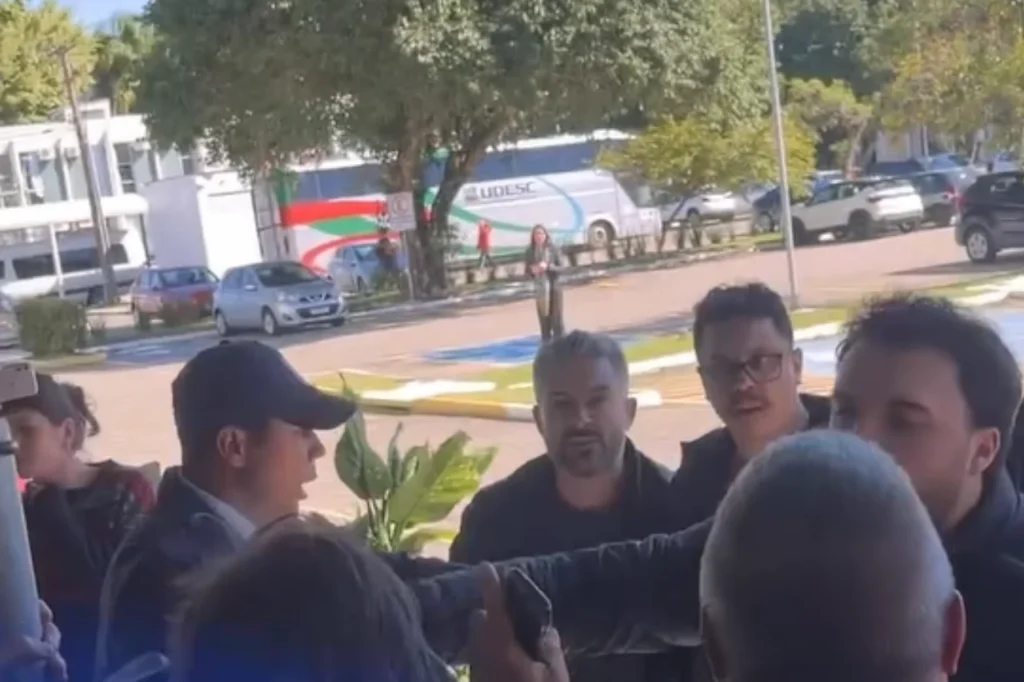 Debate sobre cotas em SC é alvo de ataque da extrema direita