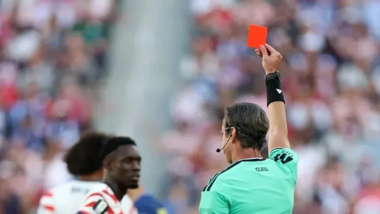 SANTA CLARA, CALIFORNIA - JULY 01: Referee Raphael Claus shows Folarin Balogun #20 of the United States a red card for a foul on Tarik Muharemovic #4 of Bosnia and Herzegovina during the FIFA World Cup 2026 Round of 32 match between USA and Bosnia and Herzegovina at San Francisco Bay Area Stadium on July 01, 2026 in Santa Clara, California. Charlotte Wilson/Getty Images/AFP (Photo by Charlotte Wilson / GETTY IMAGES NORTH AMERICA / Getty Images via AFP)