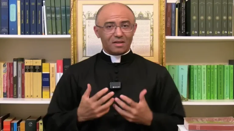 Excomunhão de Padre Ultraconservador é Confirmada em Brasília