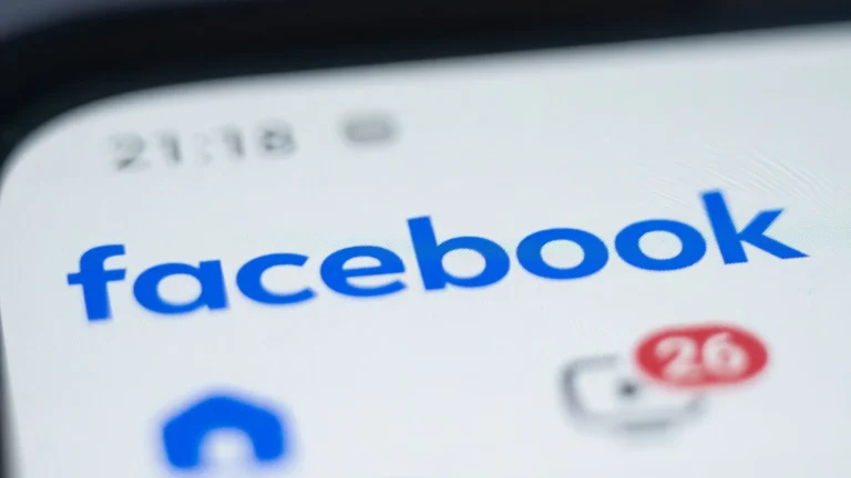 Facebook se reinventa para competir com TikTok e Reddit