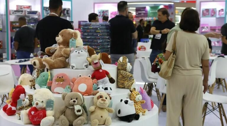 Brinquedos com IA podem colocar crianças em risco, alerta governo