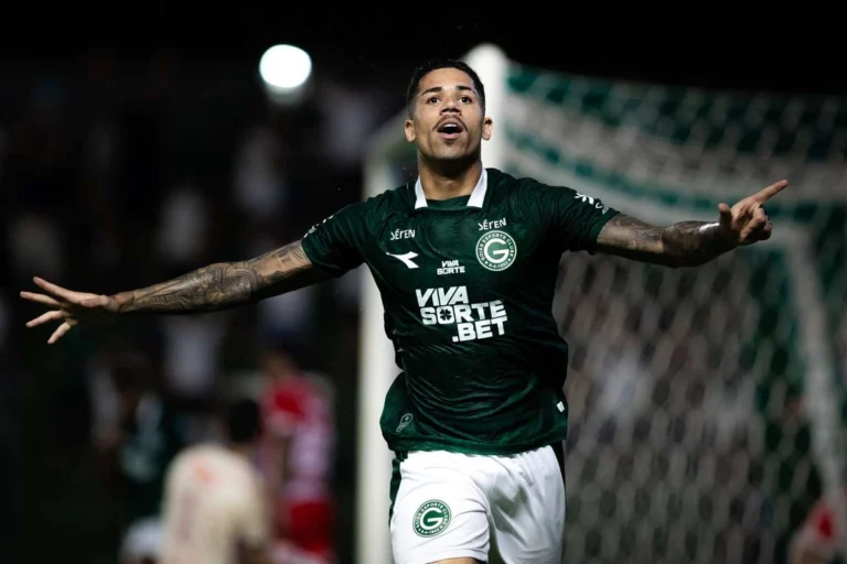 Grêmio fecha acordo e contrata lateral Diego Caito, do Goiás