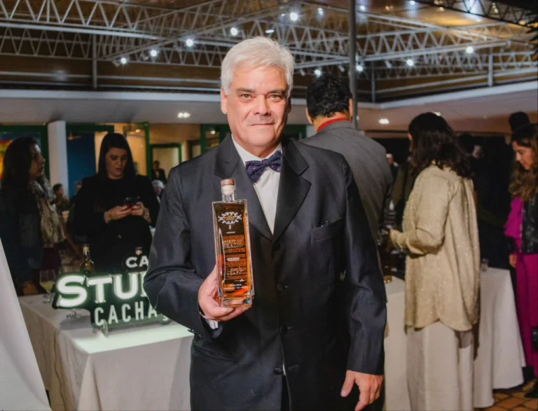 Jornalista e empresário Hugo Studart lança edição especial de cachaças