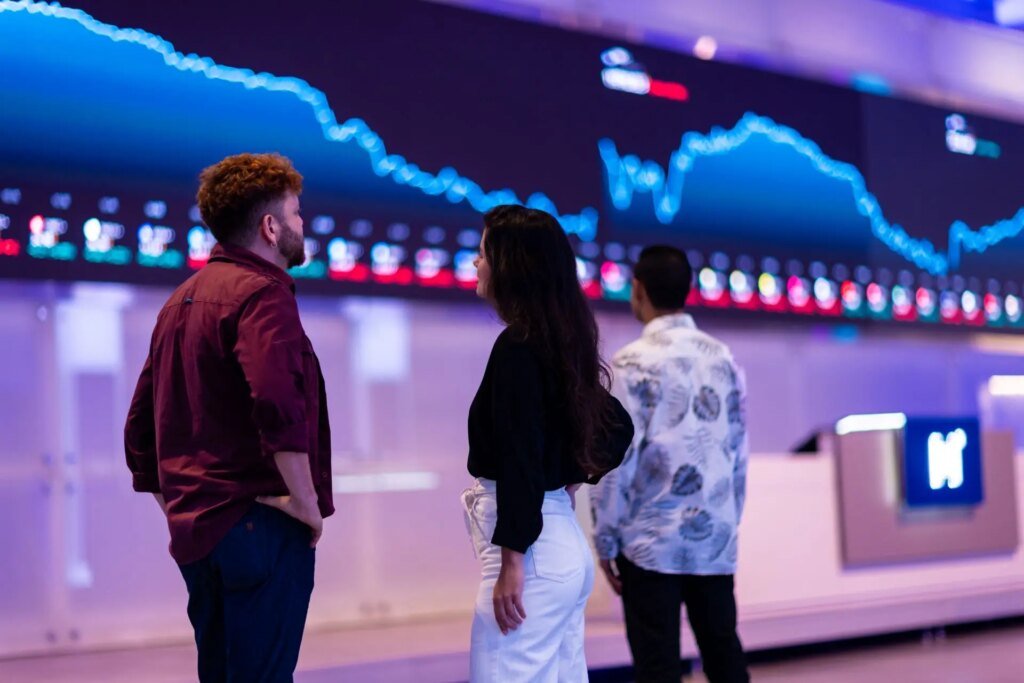 Ibovespa encerra em queda com Vale, mas supera 172 mil pontos