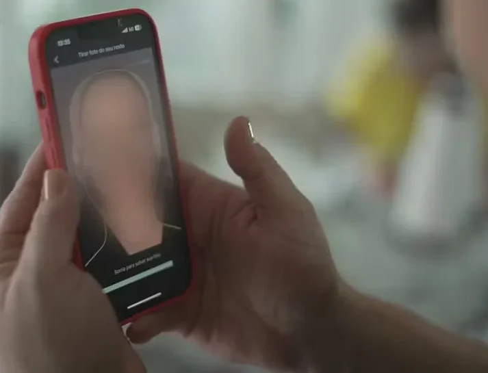 Idosa é detida por usar fotos para fraudes com reconhecimento facial