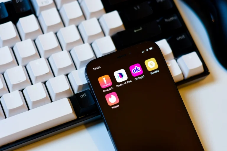 Impacto dos apps de namoro nos relacionamentos e na economia afetiva