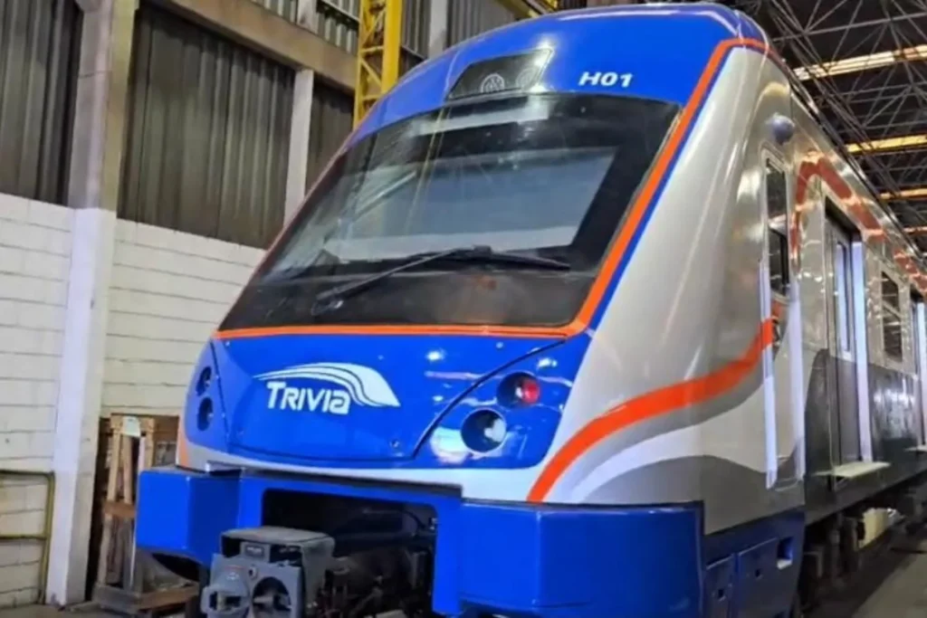 Trem pega fogo, e caos marca terceiro dia de operação privatizada da Trivia nas linhas 11, 12 e 13, que pertenciam à CPTM