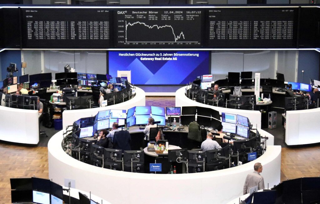Mercados europeus fecham em alta, impulsionados por tecnologia e resultados financeiros
