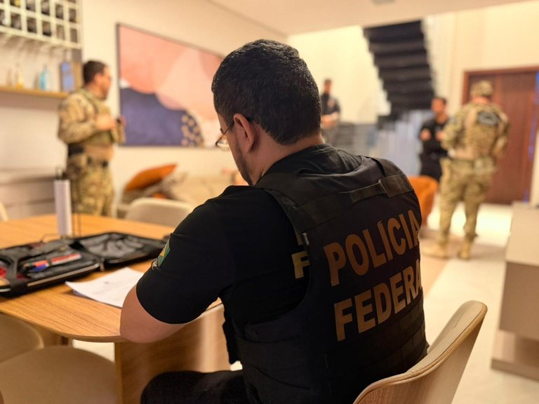 PF mira grupo suspeito de desviar R$ 45 milhões de contas da Caixa