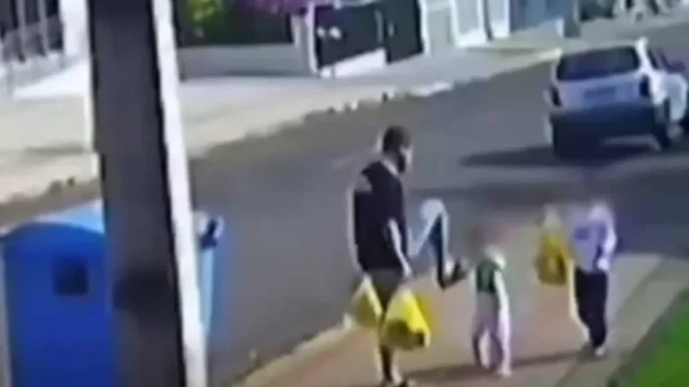 Pai preso por tortura após agredir filha de 3 anos e humilhar filhos