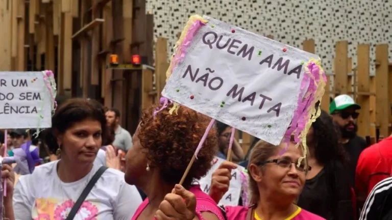 Pesquisa revela que 54% das mulheres enfrentam violência de parceiro