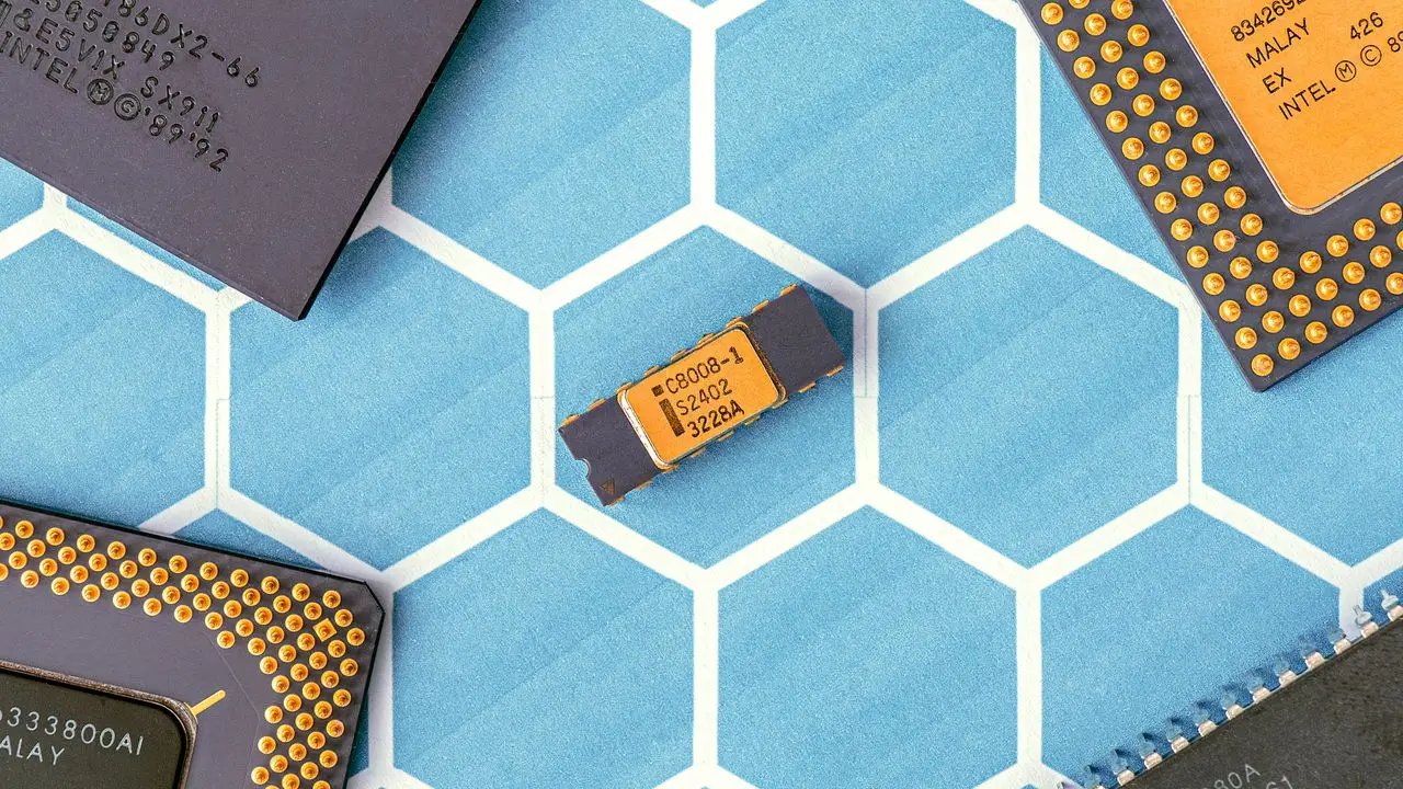 Preço de chips de memória despenca, mas Dahlia investe em IA