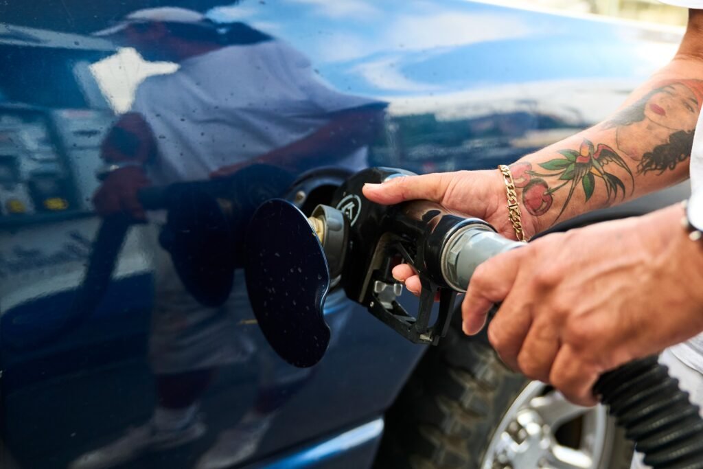 Preços da gasolina e diesel: alta na guerra e queda lenta na trégua