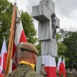 Premiê polonês promete memorial para vítimas de genocídio da WW2