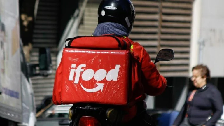 Relatório iFood: 4 entregadores vítimas de violência diariamente