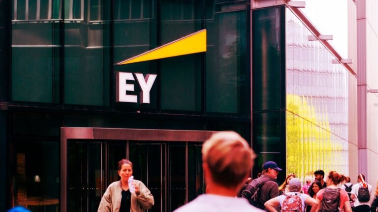 ShinyHunters ameaça divulgar dados confidenciais da Ernst & Young