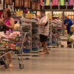 Supermercados fechados aos domingos geram perdas financeiras significativas Supermercados fechados aos domingos geram perdas financeiras significativas