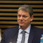 Tarcísio reafirma confiança nas urnas após declaração de Flávio Tarcísio reafirma confiança nas urnas após declaração de Flávio