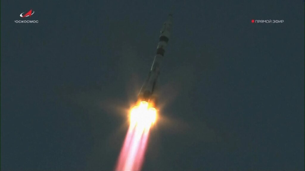 Tripulação dos EUA e Rússia inicia missão à estação espacial