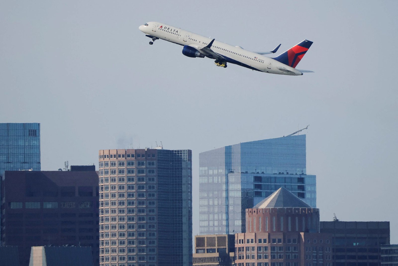 Trump isenta aviação de tarifas após apuração de importações