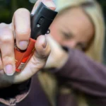 Uso de spray de pimenta por mulheres para defesa pessoal é liberado