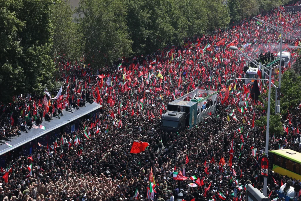 Funeral do líder supremo do Irã, Ali Khamenei, morto em ataque dos Estados Unidos e de Israel em fevereiro deste ano