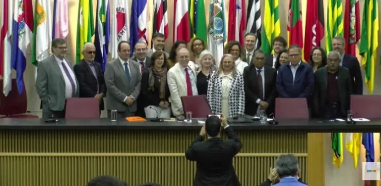 A Comissão da Anistia do Ministério dos Direitos Humanos em cerimônia com o Sindicato dos Metalúrgicos de São Paulo e Mogi das Cruzes.