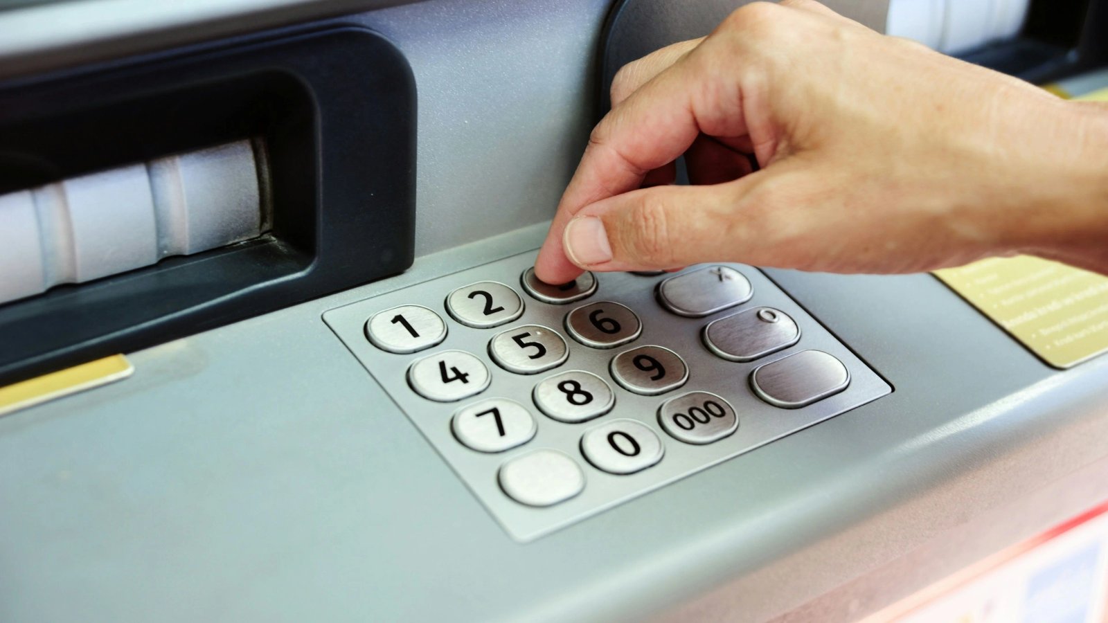 Banco oferece 100 euros para novos clientes imediatamente