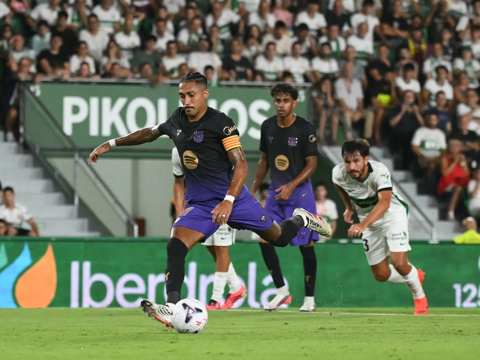 Barcelona goleia Elche por 5 a 0 com dois gols de Raphinha e Lopez