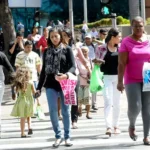 Brasil alcança 214,2 milhões e 15 cidades acima de 1 milhão em 2026